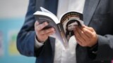 На прэзентацыі кнігі «Там, дзе няма цемнаты: Радыё Свабода» Аляксандра Лукашука, ілюстрацыйнае фота 