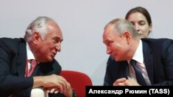 Russian billionaire Vasily Anisimov (left) with Russian President Vladimir Putin in 2019.