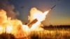 Військовослужбовці батальйону «Вовки Да Вінчі» ЗСУ обстрілюють позиції російської армії із трофейної російської термобаричної ракетної установки ТОС-1А «Солнцепьок», 7 липня 2023 року
