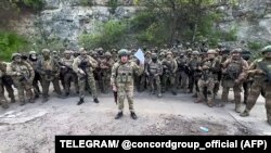 Яўген Прыгожын з баевікамі прыватнай вайсковай кампаніі «Вагнэр» 