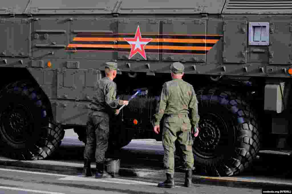 Традыцыйна запрошаныя госьці — расейскія вайскоўцы