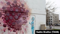 Pictură murală pe o clădire de lângă Clinica republicană Kuvatov