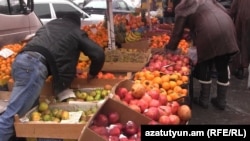 Երևանյան շուկաներից մեկում, արխիվ 