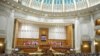 Traian Băsescu la tribuna Parlamentului.