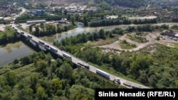 Босна и Херцеговина – Камиони блокираа пат во близина на Добој за време на протест организиран од страна на превозниците, 2 септември 2025 година.