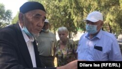 Арыстағы жарылыстан соң өтемақы ала алмаған тұрғындар әкімдік алдында тұр. Арыс, 24 маусым 2021 жыл.
Image