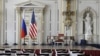 Іспанська зала Празького Граду готова до підписання президентами США і Росії нового договору про ядерне роззброєння. Прага,7 квітня 2010 року