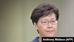Carrie Lam la o conferință de presă în Hong Kong
