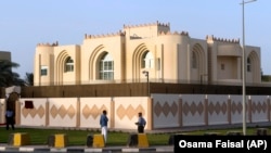 آرشیف/ تصویر از دفتر سیاسی طالبان در قطر سال 2013/ Source: Osama Faisal (AP)