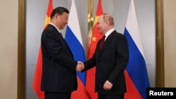 Си Цзиньпин и Владимир Путин на саммите ШОС в Астане в 2024 году
