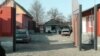 В домовладениях, расположенных в этом дворе, обнаружили три самодельных взрывных устройства, которые не удалось разминировать, поэтому было принято решение о подрыве взрывчатки в месте ее закладки. фото: nac.gov.ru