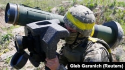 Украинский военнослужащий с ПТРК во время военных учений 26 мая 2021 г.