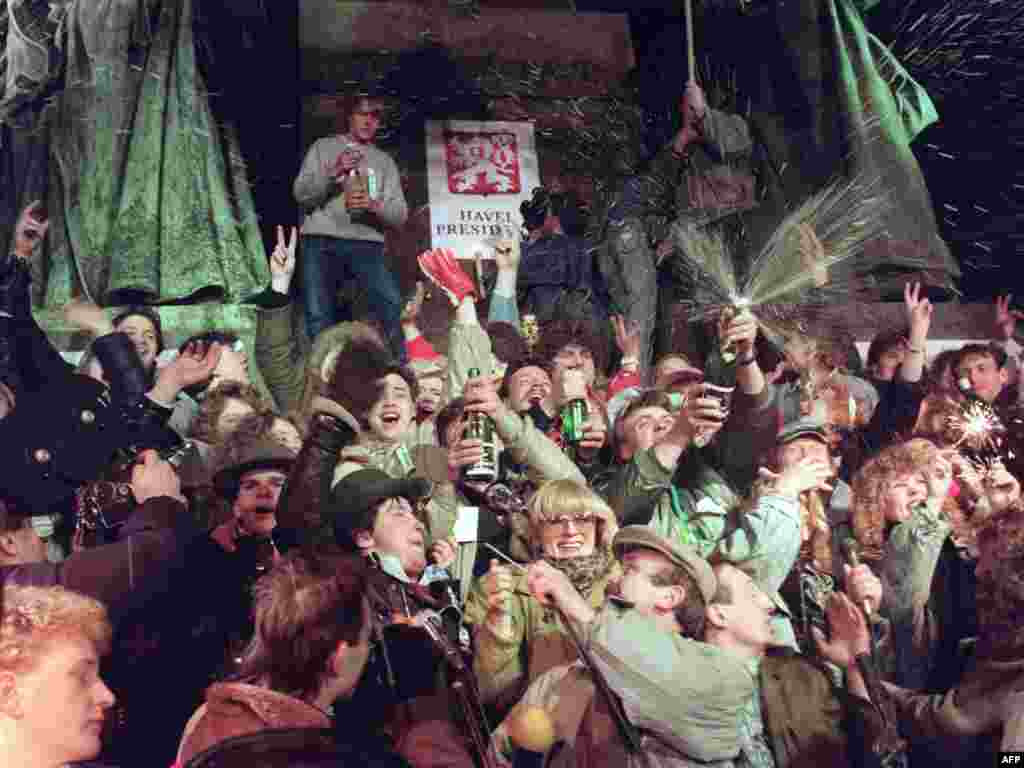 31 грудня 1989 року: зустріч Нового року, першого після відновлення демократії