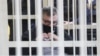 Віктар Бабарыка паказвае сэрцайка ў першы дзень суду над ім. Менск, 17 лютага 2021 году.