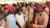د جنوبي وزيرستان مکين اوسېدونکي د دوو ځوانانو د وژل کېدو پرضد د احتجاج پر مهال.عکس-ارشېف