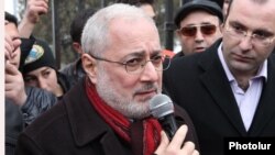 Armenia - Vahan Hovannisian, a leader of the Armenian Revolutionary Federation (Dashnaktsutyun), addresses protesters outside the parliament building in Yerevan, 27Feb2012. 