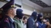 На заседание &laquo;Крымской солидарности&raquo; в Симферополе 27 октября&nbsp;<a href="https://d160tnjnoq48uo.cloudfront.net/a/news-siloviki-krymskaya-solidarnost/29567088.html" target="_blank">пришли сотрудники российской прокуратуры&nbsp;</a>в сопровождении неизвестных в масках, а также сотрудника полиции. По словам корреспондента Крым.Реалии, на требование представиться люди в масках не отреагировали. Позже выяснилось, что это сотрудники Центра по противодействию экстремизму