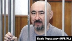 Поэт и публицист Арон Атабек, осужден на 18 лет тюрьмы после столкновений в поселке Шанырак. Алматы, октябрь 2007 года. 