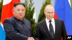 Kim Džong Un i Vladimir Putin u Vladivostoku, Rusija, april 2019.