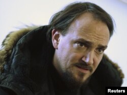 Cyril Tuschi, realizatorul filmului, la o conferință de presă la Berlin