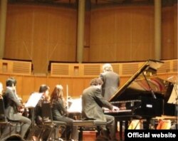 La debutul orchestral în Canada