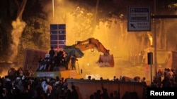 Protestatarii turci în confruntare cu poliția noaptea trecută
