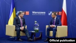 Президент України Петро Порошенко (ліворуч) та президент Польщі Анджей Дуда. Варшава, 9 липня 2016 року (ілюстраційне фото)