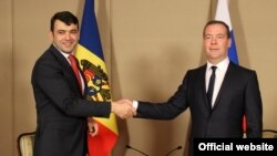 Prime Ministers Chiril Gaburici of Moldova and Dmitry Medvedev meet in Burabay on May 29.