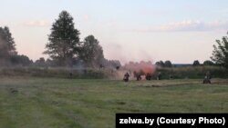 Рэканструкцыя «атакі мерцьвякоў» у Зэльве. Фота газэты «Праца»
