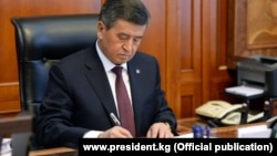 Kyrgyz President Sooronbai Jeenbekov (file photo)