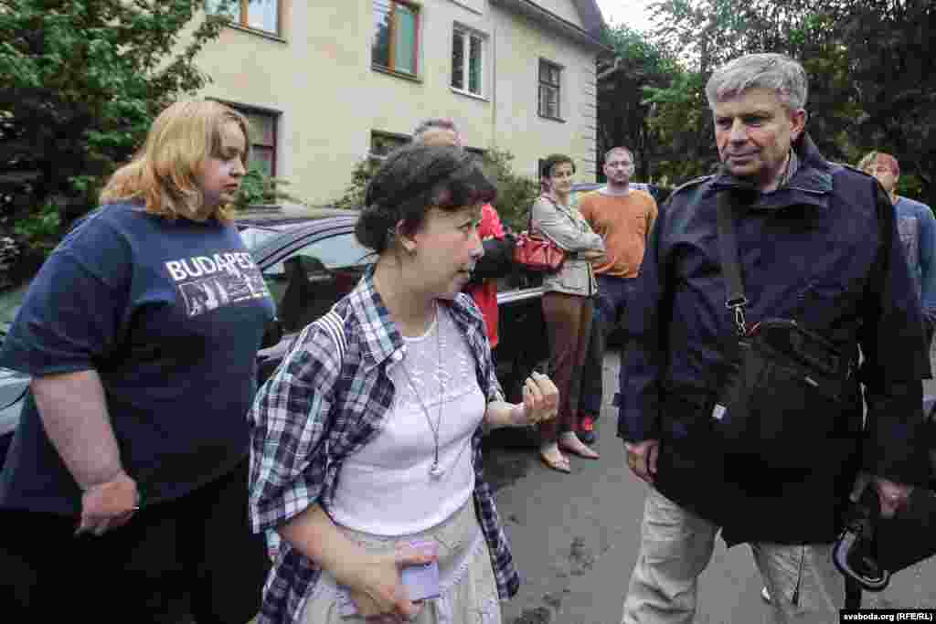 «Трэба па выніках грамадзкага абмеркаваньня адхіліць ПДП. Бо калі мы адхілім грамадзкае абмеркаваньне, значыць, мусіць быць другое грамадзкае абмеркаваньне ўжо з выкананьнем усіх правіл. А нам яно трэба? Абсалютна ня трэба!» — кажа адна з ініцыятарак звароту. 