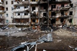 Jedna od zgrada uništenih u raketiranju, Kijev, 25. februar 2022.