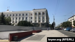 Будівля російського уряду Криму в Сімферополі