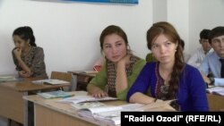 Täjigistanda okaýan türkmenler