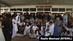 په بلوچستان اسمبلۍ کې د اپوزېشن پارلماني مشر ملک سیکندر ایډوکېټ وویل چې د راتلونکي کال لپاره په بجټ کې د دوی سکیمونه نه وو شامل کړل شوي‌ نو ځکه دوی احتجاج ته مجبور شو.