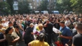 У Києві попрощалися з 24-річною Надією та її 2-річною донькою Ангеліною, які загинули під час комбінованої російської атаки в ніч проти 28 серпня. Київ, 31 серпня 2025 року