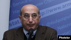 Ազգային վիճակագրական ծառայության նախագահ Ստեփան Մնացականյանը, արխիվ: