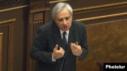 Armenia - Former Foreign Minister Vartan Oskanian addresses the National Assembly, Yerevan, 1Oct2012.