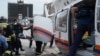 Метродогу кырсыкта жарадар болгон жүргүнчүлөрдү ооруканага тикучарлар да ташыды.