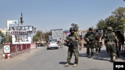 Kunduz is in the Afghan government's hands, while the Taliban control most of the surrounding districts. (file photo)