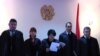 Հայաստան -- Վարչական դատարանի 5 դատավորները գրեթե դատարկ դահլիճում ընթերցում են գազի սակագների գործով վճիռը, Երեւան, 26-ը հուլիսի, 2010թ.