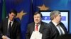 Premierul irlandez Brian Cowen (în centru)