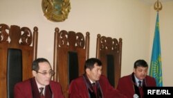 Суд города Астаны рассматривает дело Жаксыбека Кулекеева. Астана, 14 января 2009 года. 